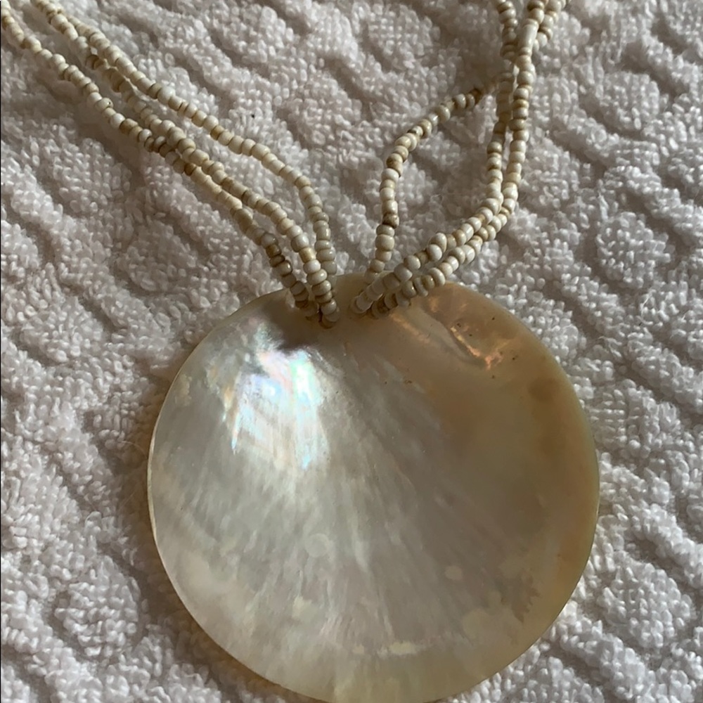 Shell pendant necklace - Picture 3 of 4